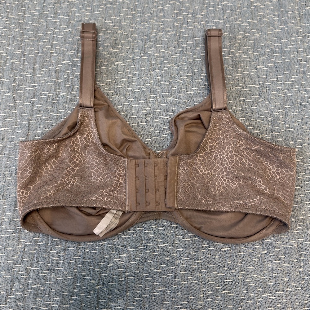 Chantelle Lace Bra in Tan/Brown - Picture 3 of 6